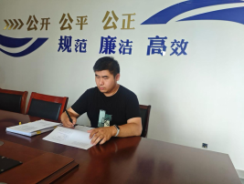 【新2官方网站头条｜员工风范】沉心耕作，，，，，，，自有光线——何宇辰