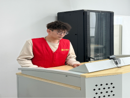 以专业立标杆 以高效显实力—记2025年第四序度“效率之星”邱雨